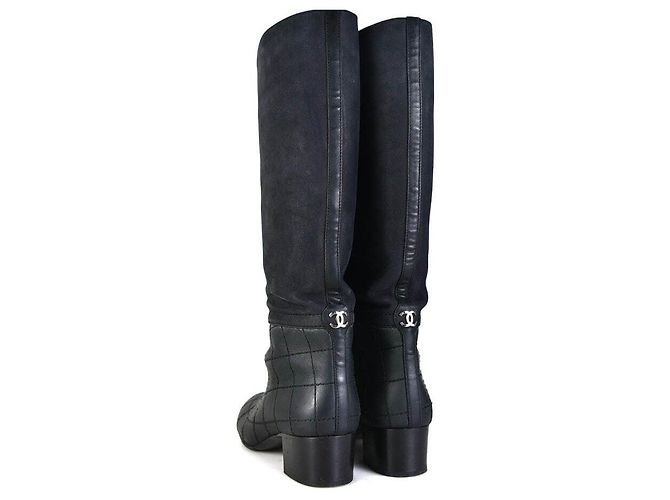 Chanel Botas de couro acolchoadas Preto - vista 3