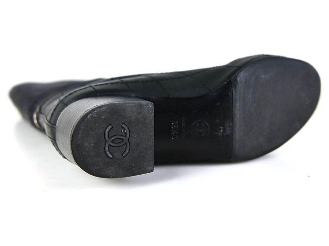 Chanel Botas de couro acolchoadas Preto - vista 7