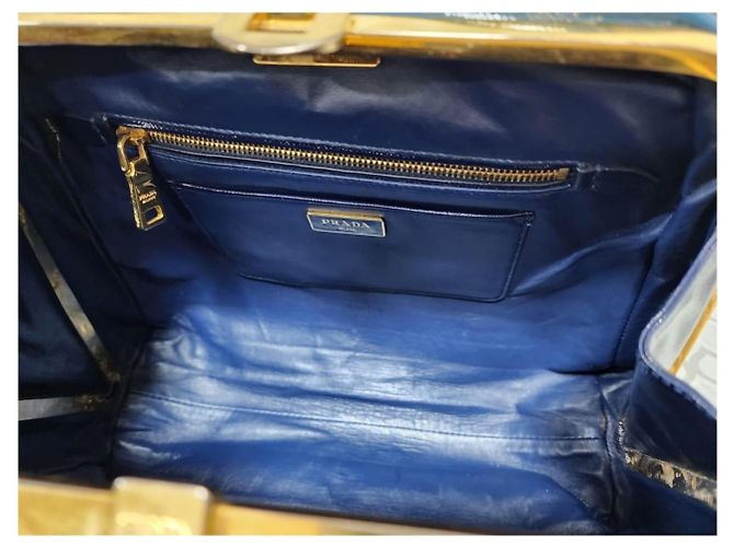 Borsa Pyramid in Vernice Saffiano Prada Blu Navy - vista 11