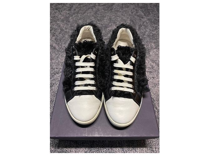 Sneakers in pelliccia sintetica nera Prada Nero Bianco - vista 2