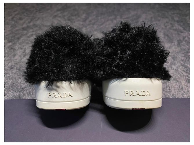Sneakers in pelliccia sintetica nera Prada Nero Bianco - vista 3