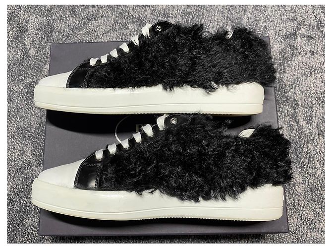 Sneakers in pelliccia sintetica nera Prada Nero Bianco - vista 5