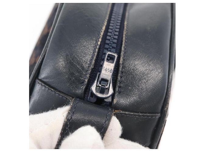 Céline Borsa a Spalla in Tela Macadam Medallion CELINE Nero Oro Auth 176882 D'oro - vista 10