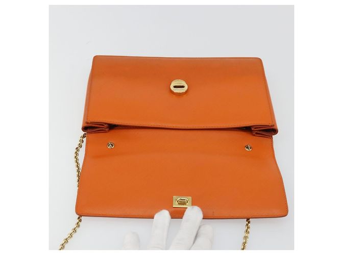 Borsa a Spalla Vala Chain in Pelle Arancione Oro Auth BA12335 di Salvatore Ferragamo - vista 10