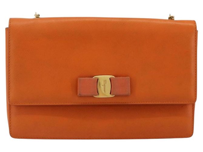 Borsa a Spalla Vala Chain in Pelle Arancione Oro Auth BA12335 di Salvatore Ferragamo - vista 13