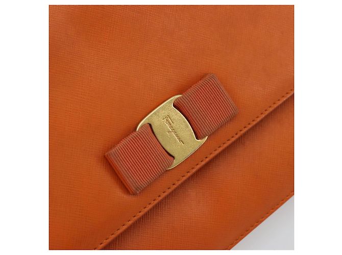 Borsa a Spalla Vala Chain in Pelle Arancione Oro Auth BA12335 di Salvatore Ferragamo - vista 17