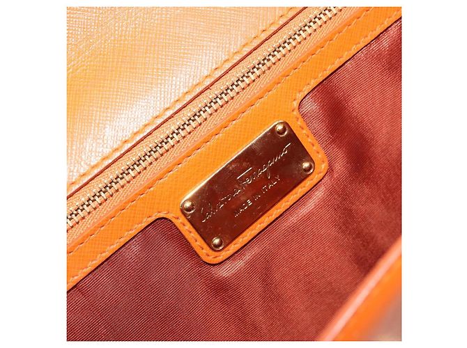 Borsa a Spalla Vala Chain in Pelle Arancione Oro Auth BA12335 di Salvatore Ferragamo - vista 18