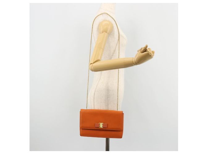 Borsa a Spalla Vala Chain in Pelle Arancione Oro Auth BA12335 di Salvatore Ferragamo - vista 23
