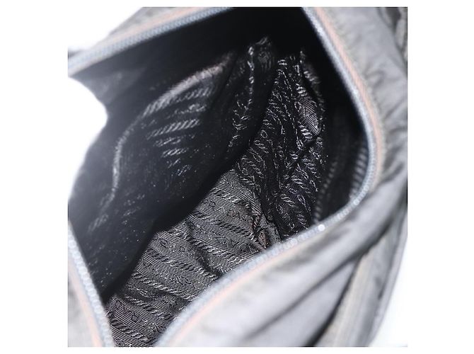 Borsa Tote Prada in nylon nero Auth 176646 - vista 19