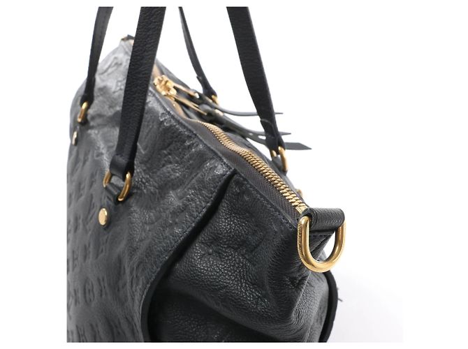 Borsa a Spalla Lumineuse PM Monogram Empreinte in Blu Navy M93410 di Louis Vuitton - vista 4
