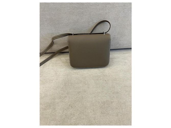 Hermès Constance 18 in pelle Epsom Etoupe con finiture oro rosa Grigio - vista 3