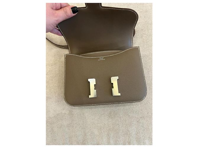 Hermès Constance 18 in pelle Epsom Etoupe con finiture oro rosa Grigio - vista 7