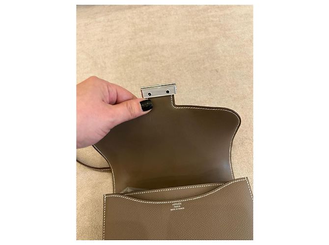 Hermès Constance 18 in pelle Epsom Etoupe con finiture oro rosa Grigio - vista 8
