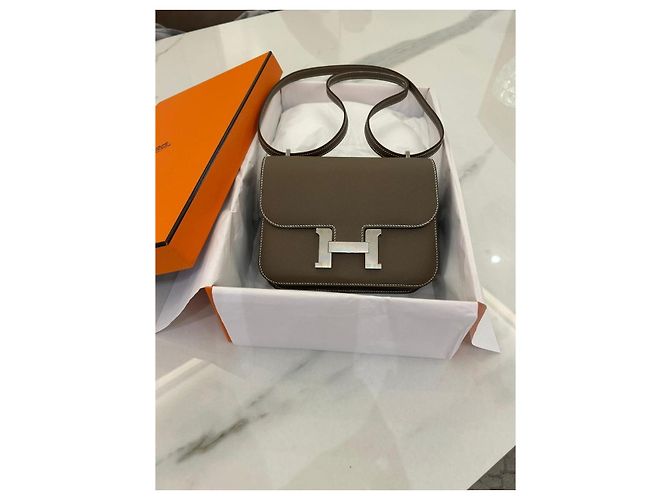 Hermès Constance 18 in pelle Epsom Etoupe con finiture oro rosa Grigio - vista 9