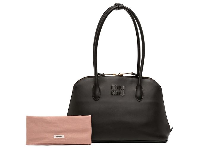Borsa a spalla Miu Miu in pelle di vitello nera morbida con logo impresso Nero - vista 11