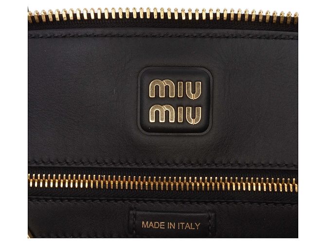 Borsa a spalla Miu Miu in pelle di vitello nera morbida con logo impresso Nero - vista 5