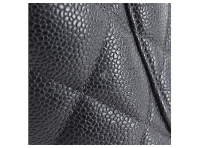 Borsa Medallion in Caviar Nero di Chanel - vista 15