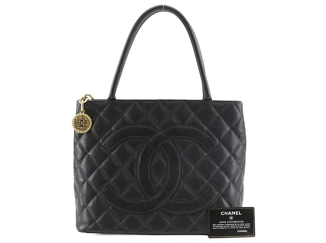 Borsa Medallion in Caviar Nero di Chanel - vista 20