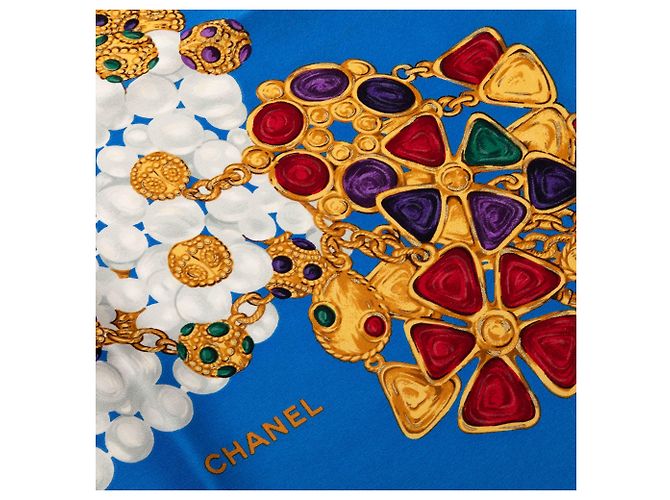 Foulard in seta stampata Chanel con perle blu e Gripoix 90 - vista 6