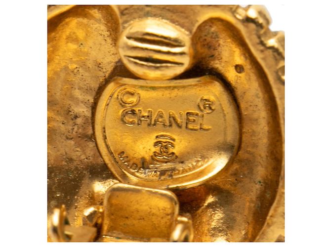 Brincos de clip Chanel em ouro dourado CC Sunburst - vista 3