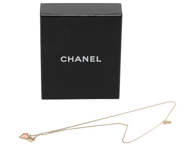 Collar colgante de corazón lacado dorado CC de Chanel - vista 7