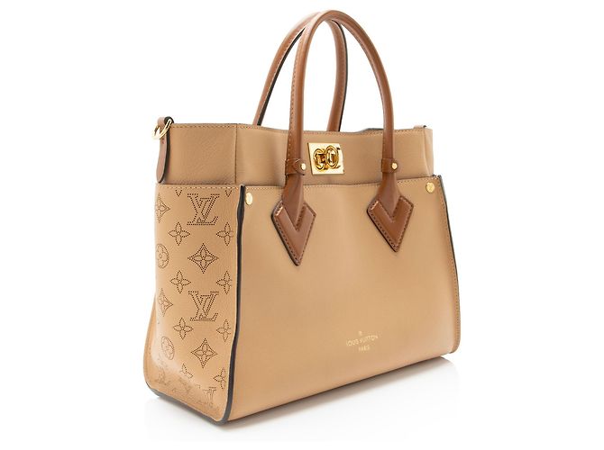 Louis Vuitton Mahina Kalbsleder On My Side MM Tote Braun - Ansicht 2