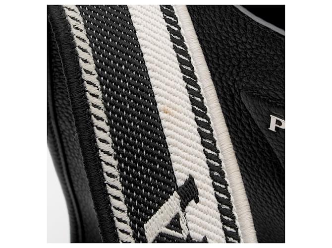 Prada Vitello Daino Logo Medium Soft Hobo Nero - vista 10