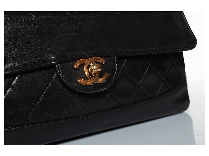 Chanel, Klassische Umhängetasche in Schwarz - Ansicht 6
