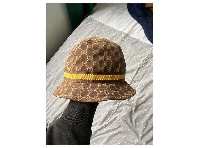 Cappello Bucket Gucci GG Supreme Canvas Marrone e Giallo - vista 5