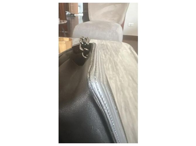 Chanel Boy Medium Borsa in Agnello Metallizzato Argento - vista 10