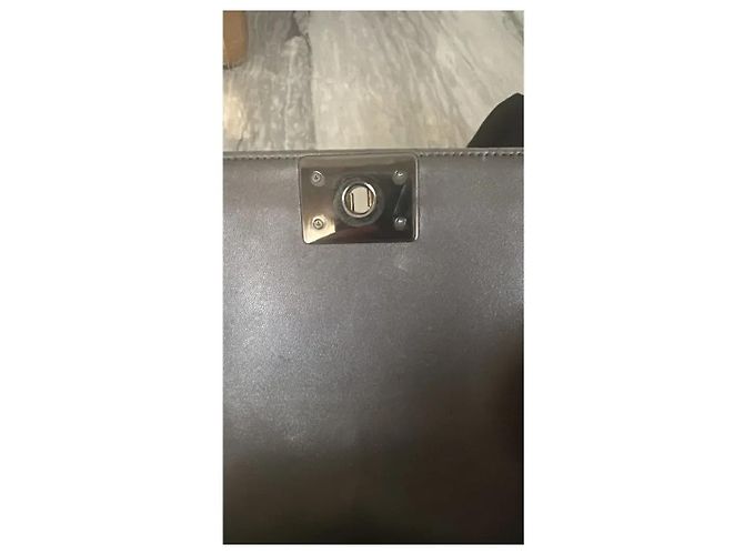 Chanel Boy Medium Borsa in Agnello Metallizzato Argento - vista 12