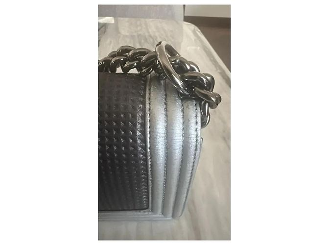 Chanel Boy Medium Borsa in Agnello Metallizzato Argento - vista 5