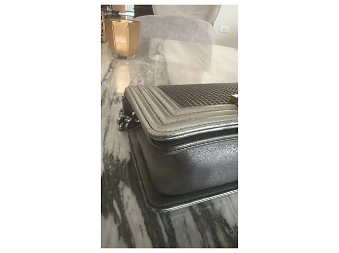 Chanel Boy Medium Borsa in Agnello Metallizzato Argento - vista 7