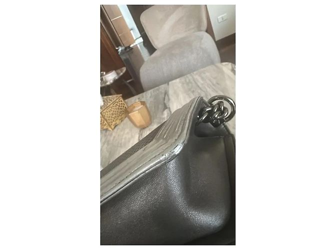 Chanel Boy Medium Borsa in Agnello Metallizzato Argento - vista 9
