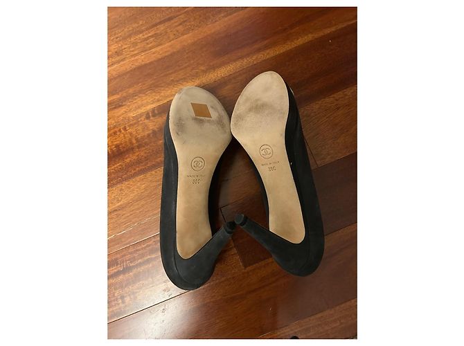 Décolleté Chanel in pelle blu navy e beige oro - vista 5