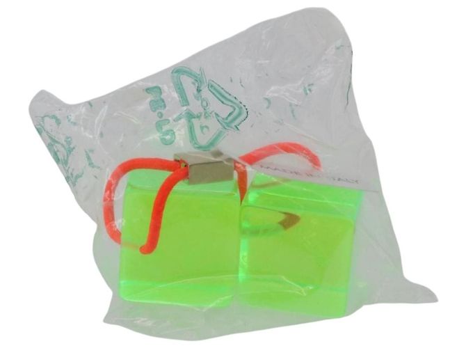 LOUIS VUITTON Clip per Capelli Cube in Plastica Arancione LV Auth 176749A - vista 3
