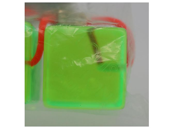 LOUIS VUITTON Clip per Capelli Cube in Plastica Arancione LV Auth 176749A - vista 4