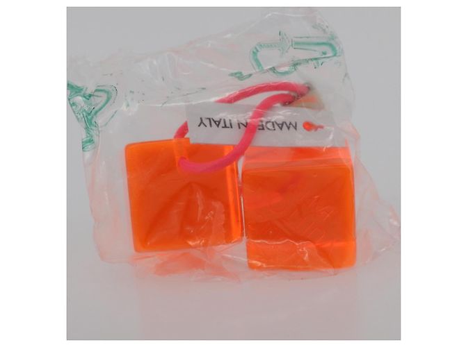 LOUIS VUITTON Clip per Capelli Cube in Plastica Arancione LV Auth 176749A - vista 5