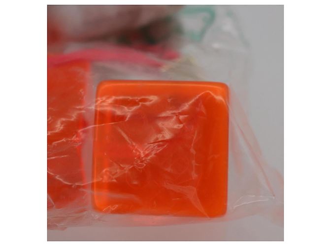 LOUIS VUITTON Clip per Capelli Cube in Plastica Arancione LV Auth 176749A - vista 7