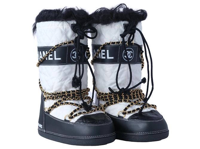 Timeless Botas de Lua Chanel – Botas de Neve Matelassadas de Passarela com Detalhe em Corrente Preto Branco Areia - vista 2