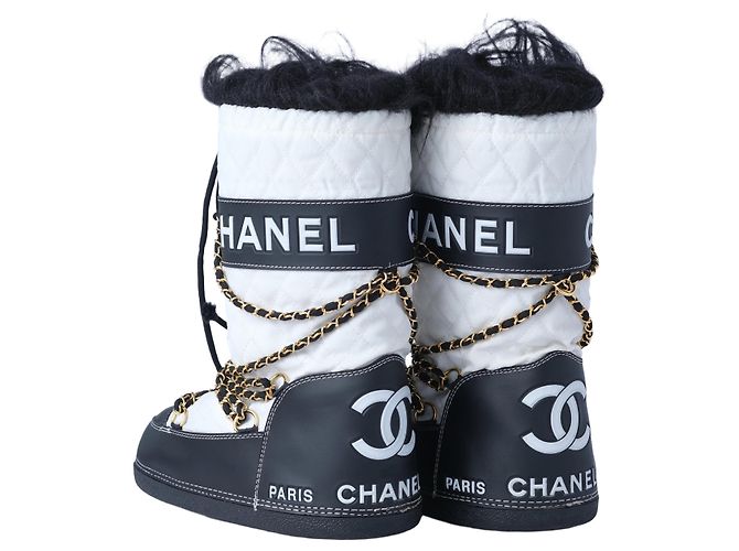 Timeless Botas de Lua Chanel – Botas de Neve Matelassadas de Passarela com Detalhe em Corrente Preto Branco Areia - vista 4