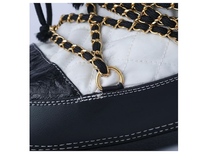 Timeless Botas de Lua Chanel – Botas de Neve Matelassadas de Passarela com Detalhe em Corrente Preto Branco Areia - vista 7