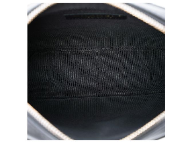 Chanel Pequena Bolsa de Câmera em Couro de Cordeiro Matelassé com Fivela Preto - vista 4