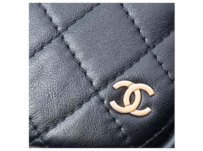 Chanel Pequena Bolsa de Câmera em Couro de Cordeiro Matelassé com Fivela Preto - vista 6
