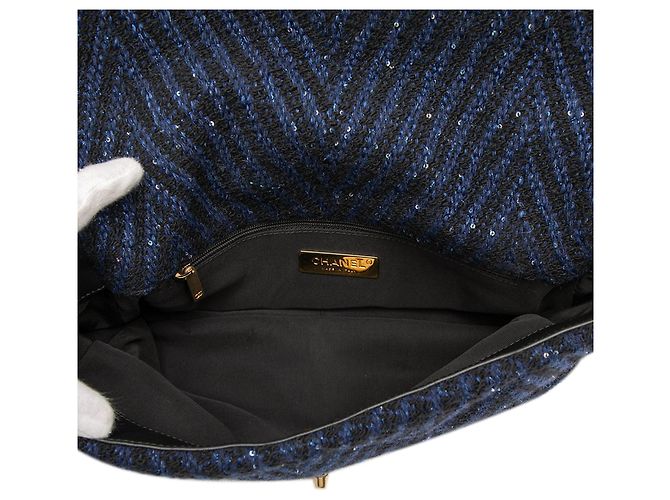 Chanel Grande Chevron Tweed Paillettes 19 con patta Blu - vista 4
