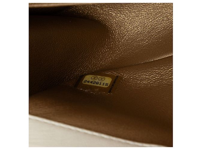Chanel Medium Matelassé Pelle di vitello Octagon CC Clasp con patta Bianco - vista 6