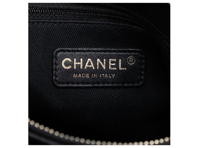 Bolso de cámara de doble cremallera en cuero charolado matelassé CC de Chanel Negro - vista 5