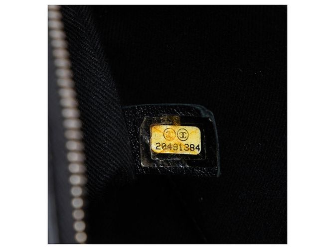 Bolso de cámara de doble cremallera en cuero charolado matelassé CC de Chanel Negro - vista 6