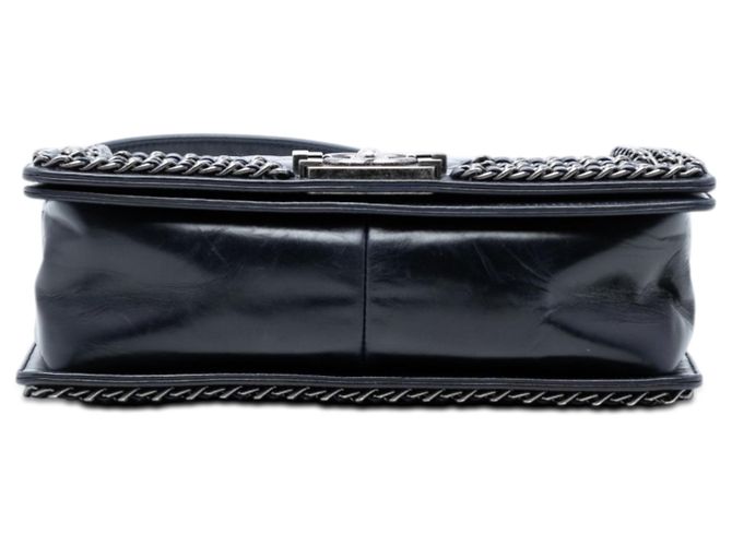 Le Boy Chanel Old Medium Matelassé Glazed Couro de vitela Bolsa redonda com corrente Boy com aba Azul - vista 3