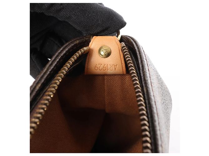 Borsa a Spalla Cabas Mezzo Monogram Louis Vuitton in Marrone M51151 - vista 13